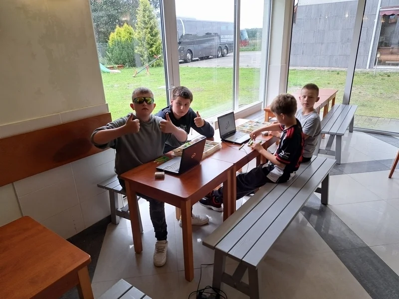 24 2zajecia z konstruowania i programowania robotow.